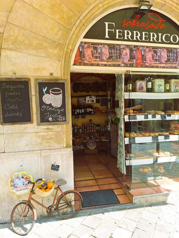 Meat store in Mercat de L'Olivar